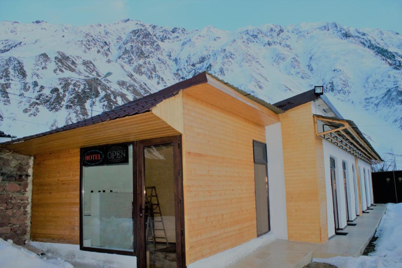 Hotel Noa Kazbegi Stepantsminda Exterior foto
